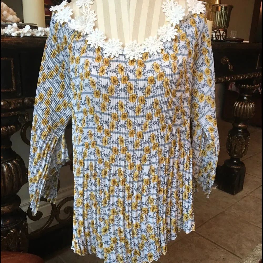 TEXTURED SUNNY Tunic with Daisy Double Straps!